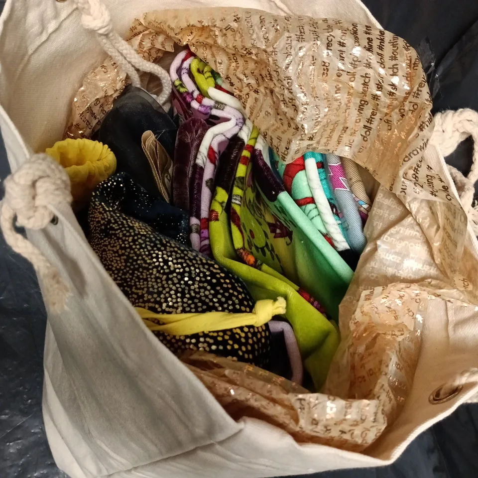 NICOLA KILLEEN TEXTILES CANVAS TOTE BAG WITH VARIOUS ASSORTED FABRIC SWATCHES