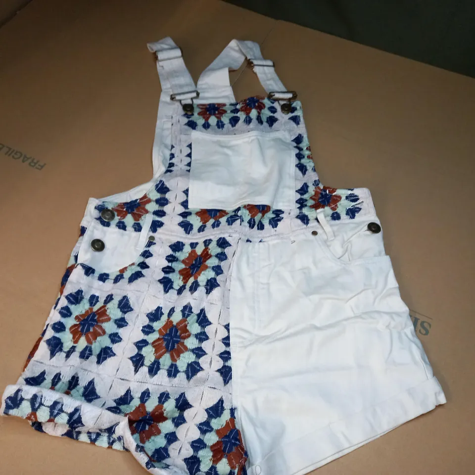RIVER ISLAND NEEDLE POINT C BEIGE SHORT LEG DUNGAREES WITH FLOWER PATTERN - 10