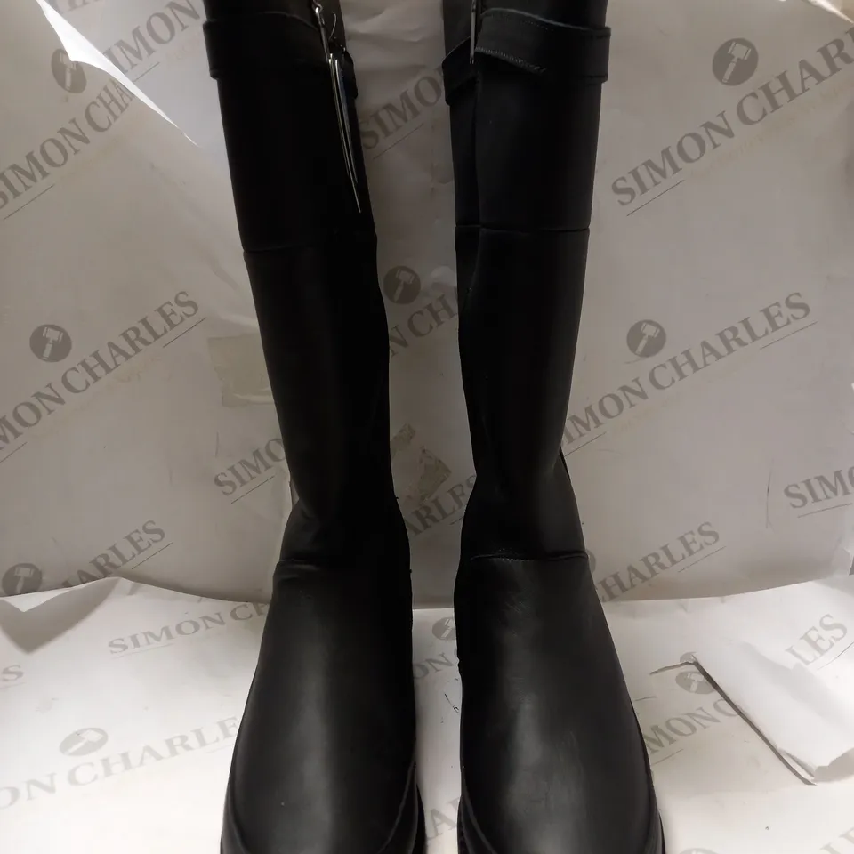 EMU AUSTRAILIA NATASHA BLACK LEATHER BOOTS - SIZE 6