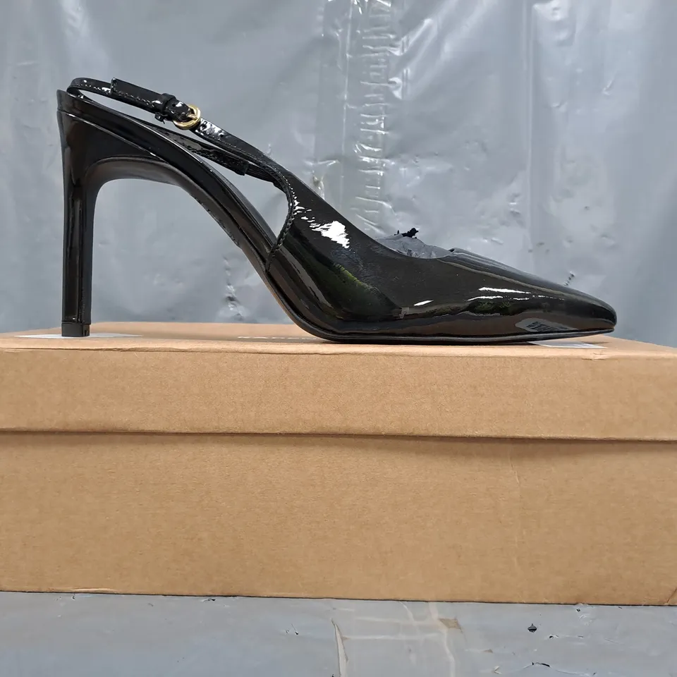 BOXED PAIR OF KAREN MILLEN POINTED TOE STILETTO HEEL SHOES IN BLACK SIZE EU 41