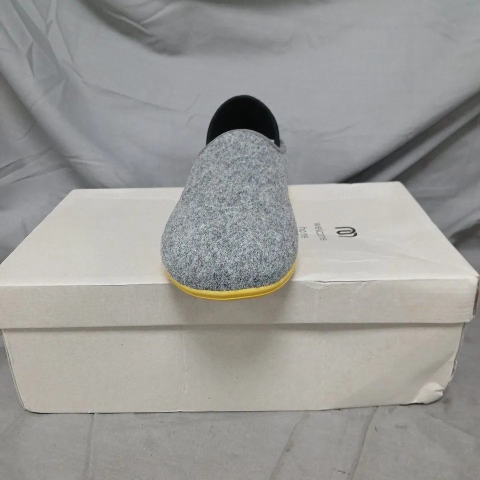 WELCOME HOME MAHABIS CLASSIC GREY FELT SLIP-ON SHOES WITH YELLOW SOLE – SIZE 8.5/9