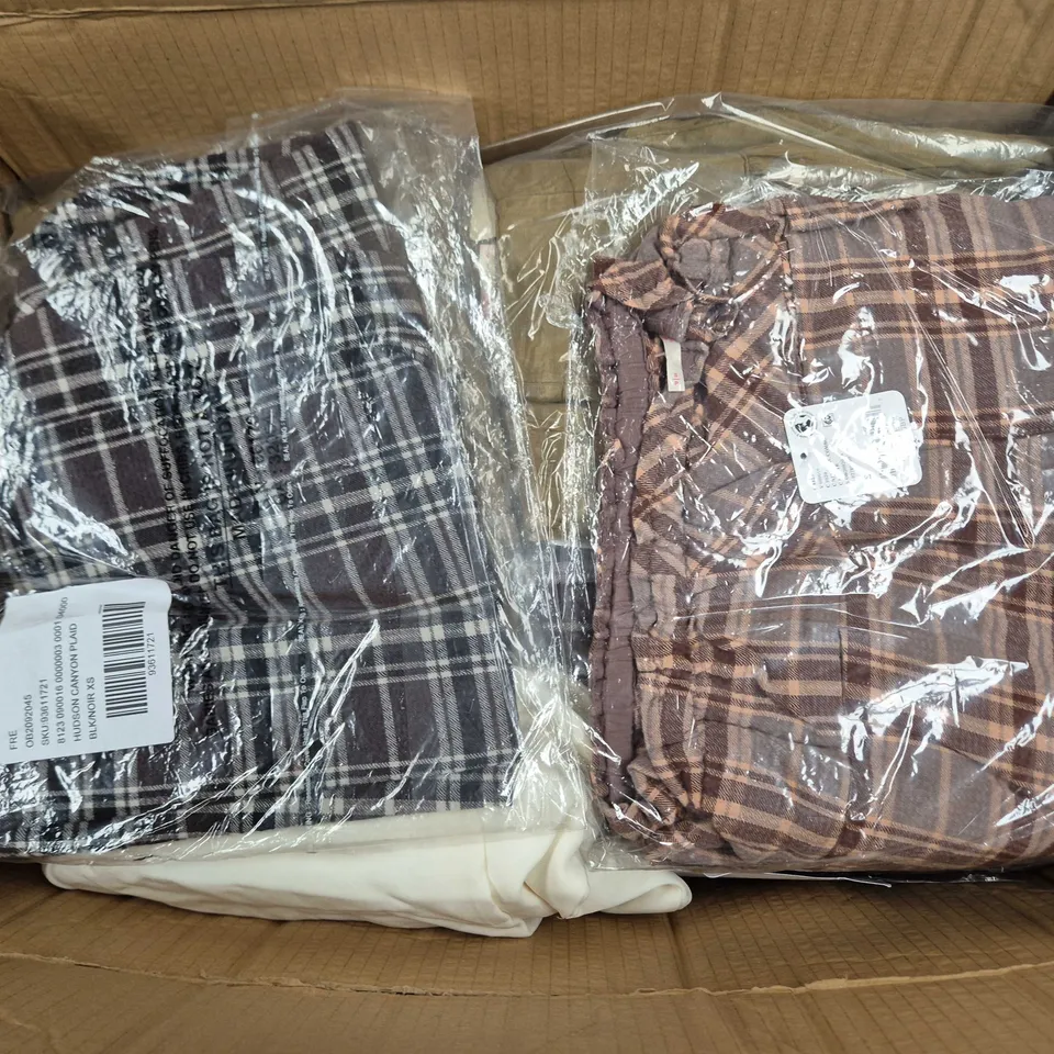 APPROXIMATELY 30 ASSORTED WOMENS CLOTHING ITEMS IN VARIOUS SIZES, STYLES & COLOURS TO INCLUDE BRANDS SUCH AS SAYLOR, FREE PEOPLE, ETC - COLLECTION ONL