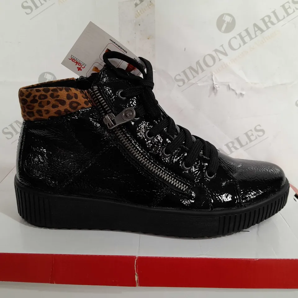 BOXED PAIR OF RIEKER HI TOP TRAINERS IN BLACK UK SIZE 6