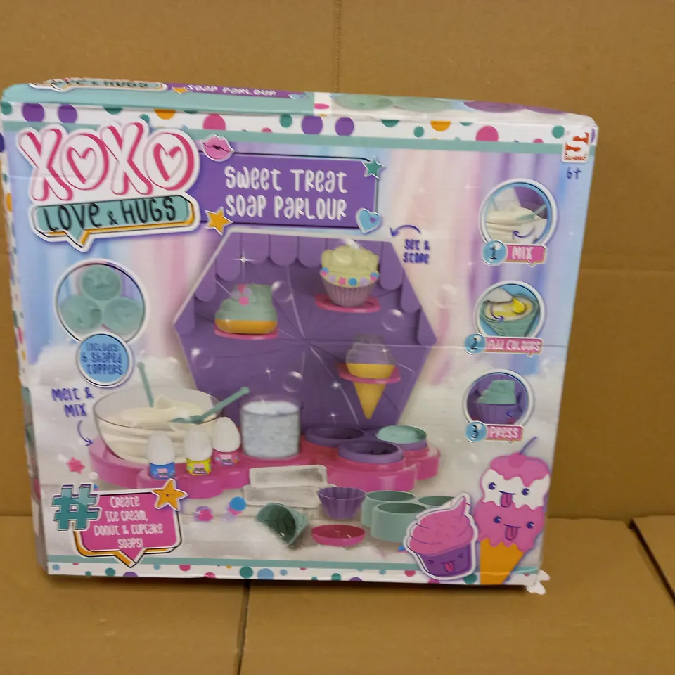 BOXED XOXO SWEET TREAT SOAP PARLOUR   RRP £14.99