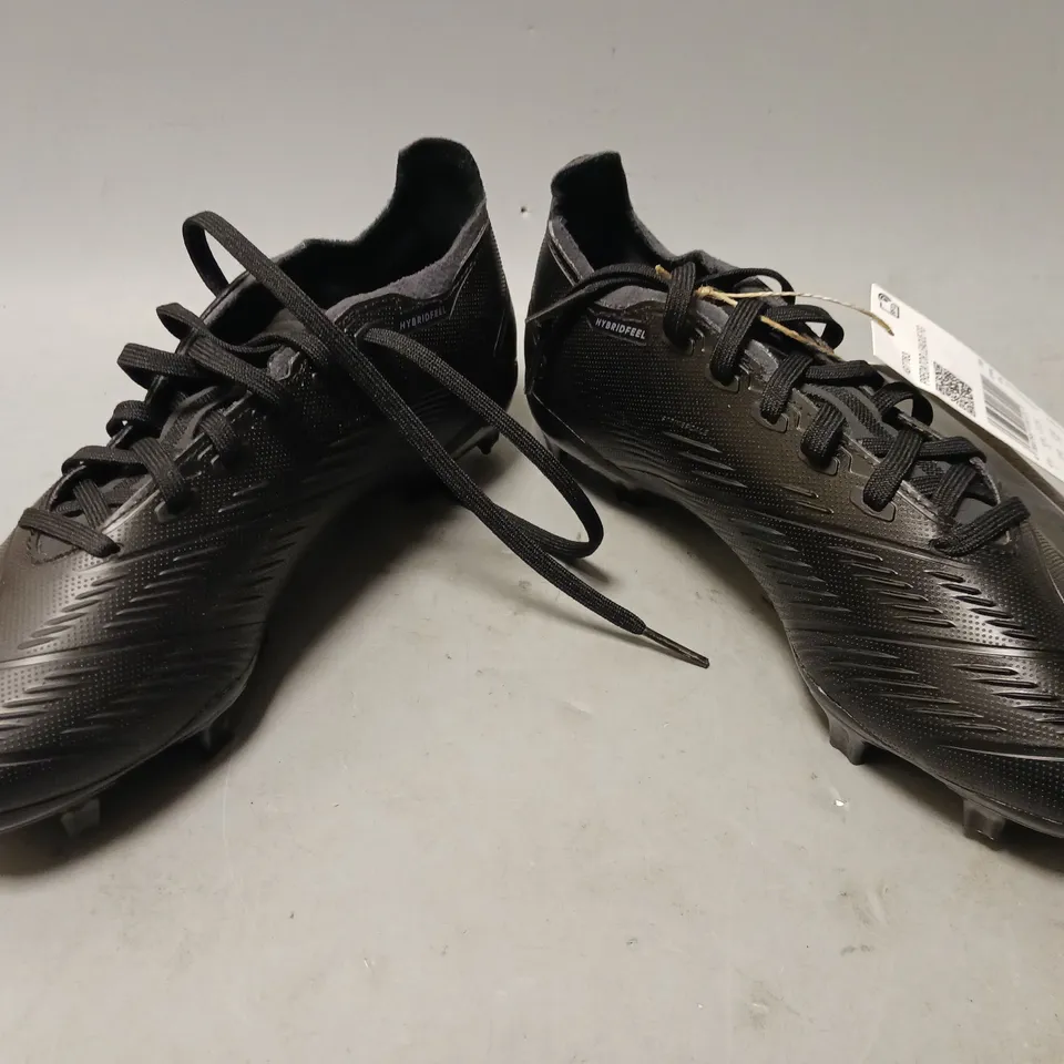 BOXED PAIR OF ADIDAS PREDATOR LEAGUE FOOTBALL BOOTS IN BLACK UK SIZE 4.5