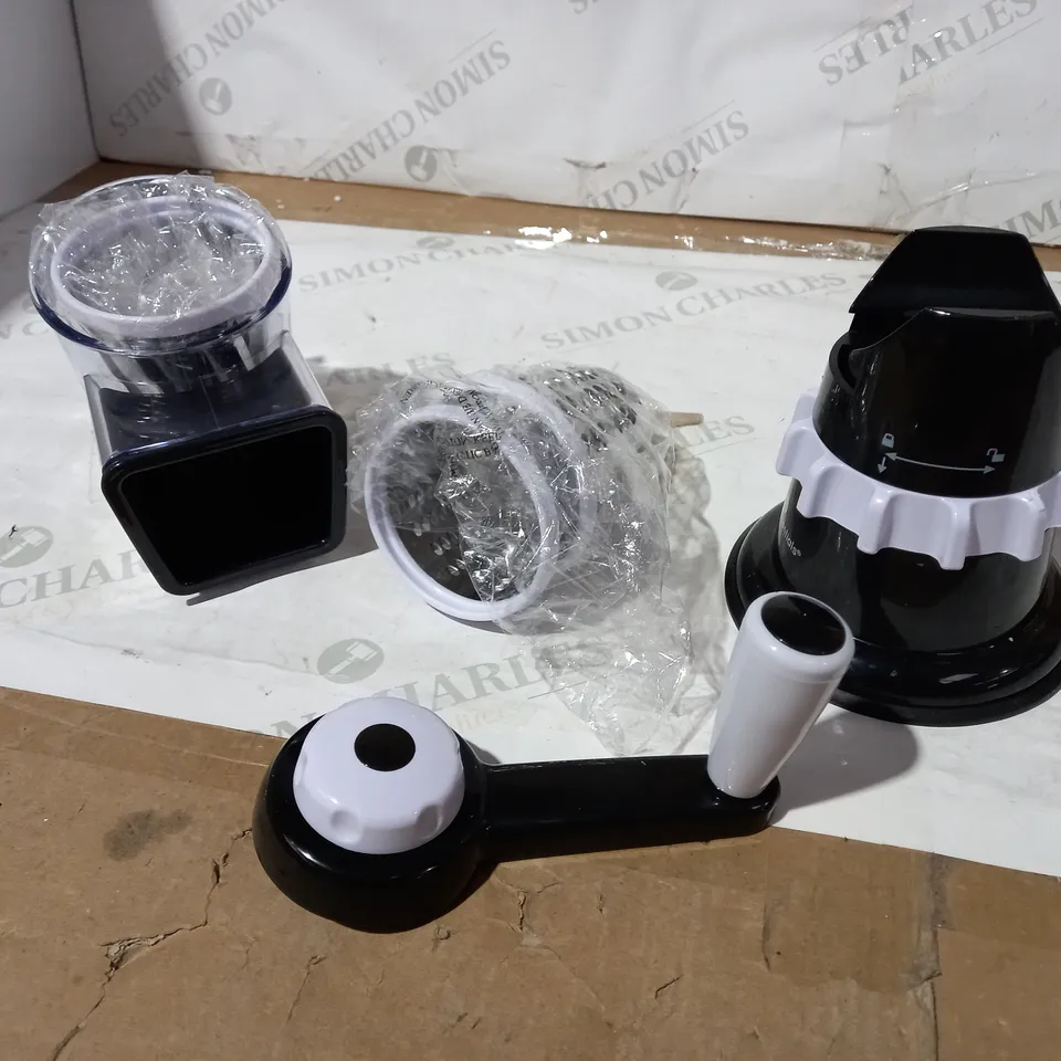 COOKS ESSENTIALS GRATRER AND SLICER