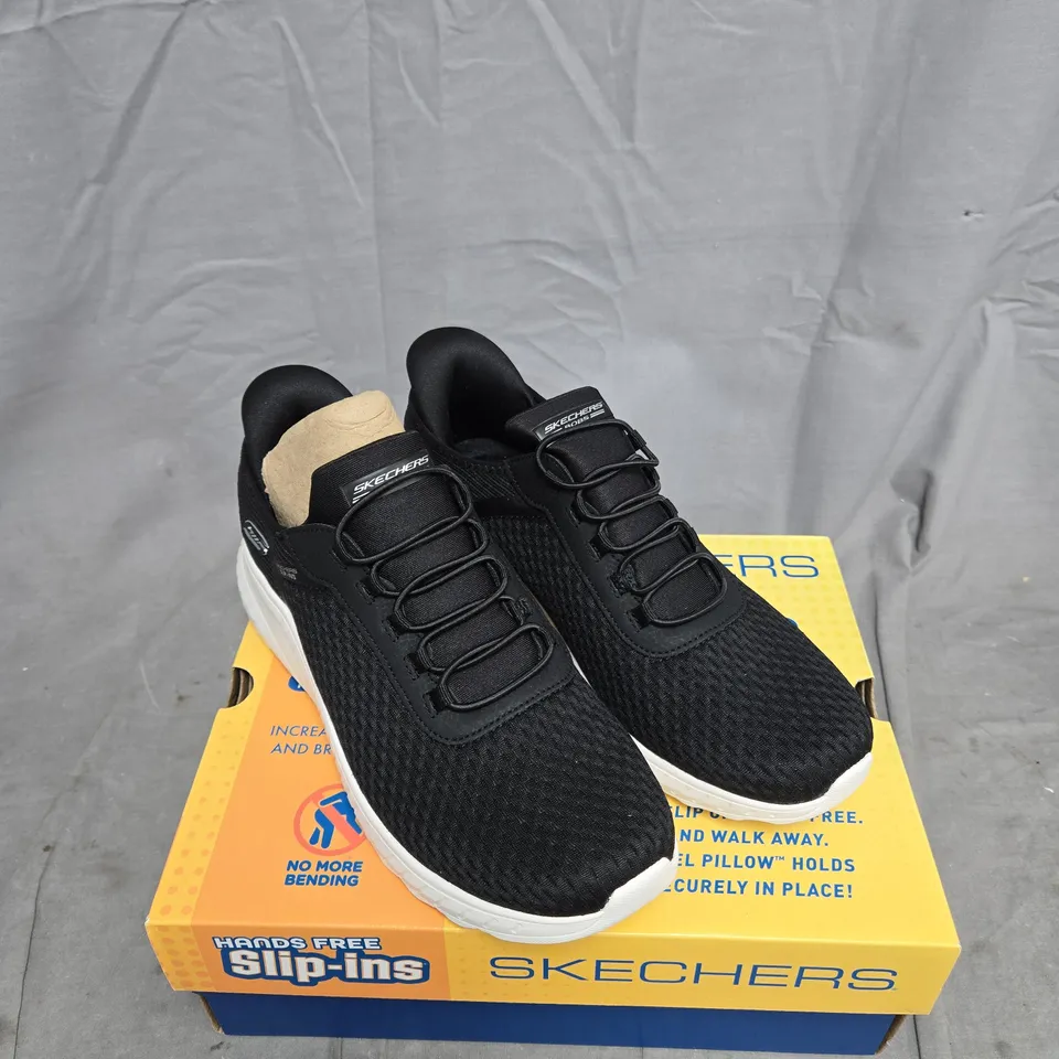 SKECHERS SLIP INS BLACK TRAINER SIZE 6 BOXED
