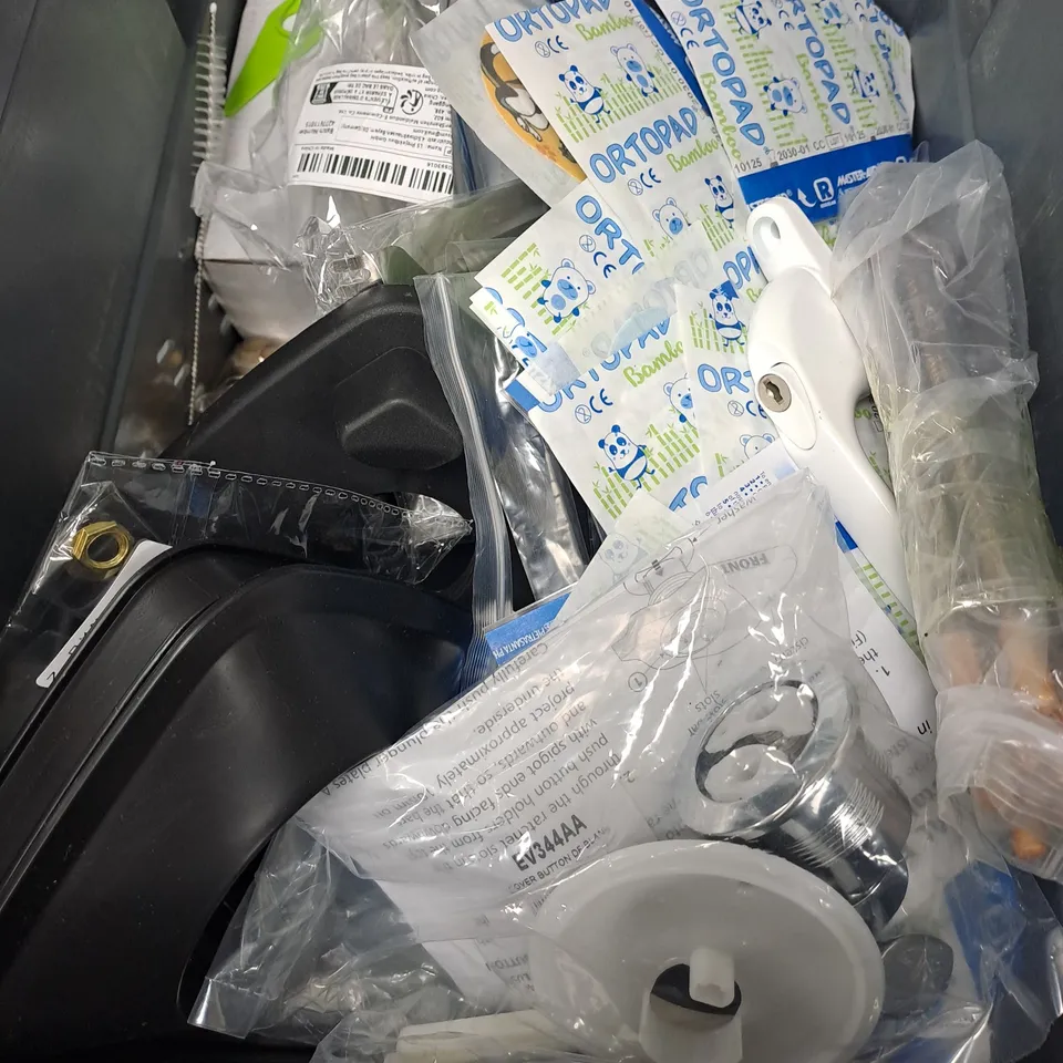 APPROXIMATELY 15 HOUSEHOLD ITEMS TO INCLUDE ERASER DADDY, KITCHEN UTENSILS, HANGING WARDROBE DEHUMIDIFIER, ETC - COLLECTION ONLY