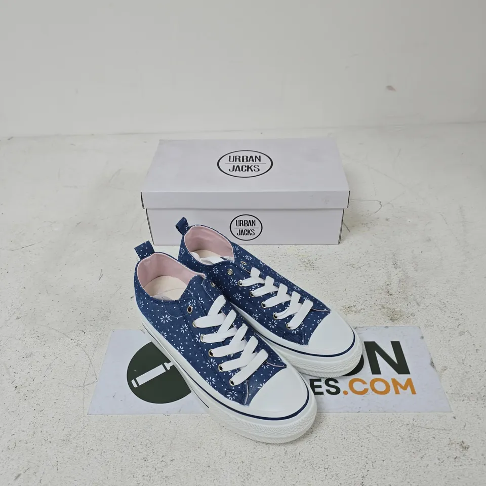 URBAN JACKS ' DENIM FLORAL PRINT SNEAKERS – UK 7