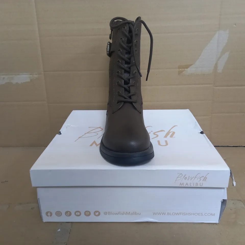 BOXED BLOWFISH MALIBU BOOTS IN BROWN SIZE 6