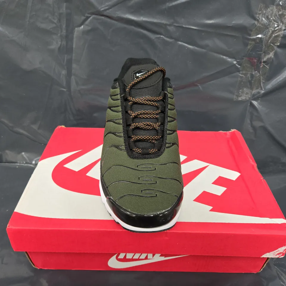 BOXED PAIR OF NIKE AIR MAX PLUS TRAINERS IN KHAKI GREEN - UK 7