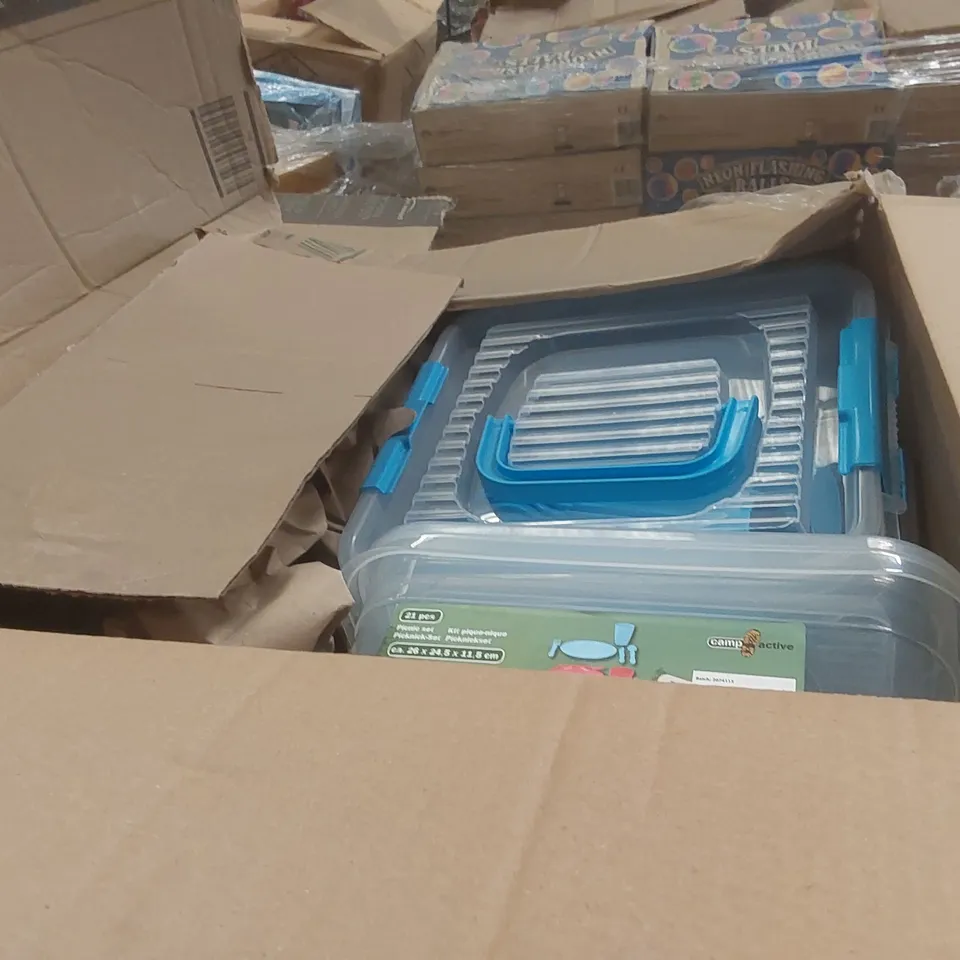 PALLET TO CONTAINING A VERY LARGE QUANTITY OF ASSORTED ITEMS INCLUDING: BBQ ACCESSORIES, PERSPEX WINDOW BIRD FEEDERS, BBQ ACCESSORIES, GARDEN TRIMMERS ECT