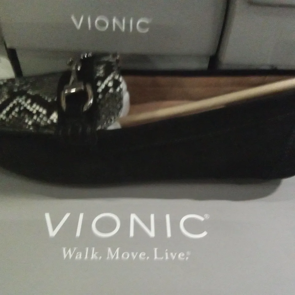 APPROXIMATELY 6 PAIRS OF BRAND NEW VIONIC HONOR DAYNA BLACK LOAFERS SIZE 5