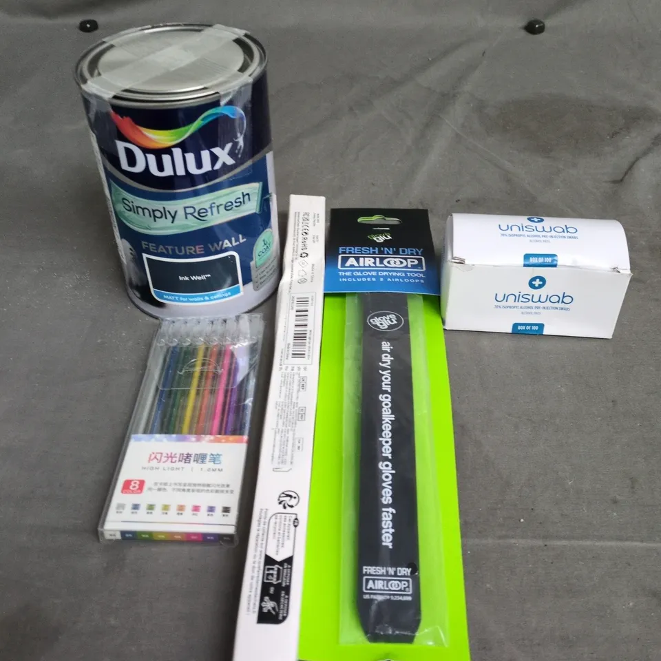 APPROXIMATELY 15 ASSORTED HOUSEHOLD ITEMS TO INCLUDE DULUX SIMPLY REFRESH PAINT, LONG INDUCTION LIGHT AND A GLOVE DRYING TOOL