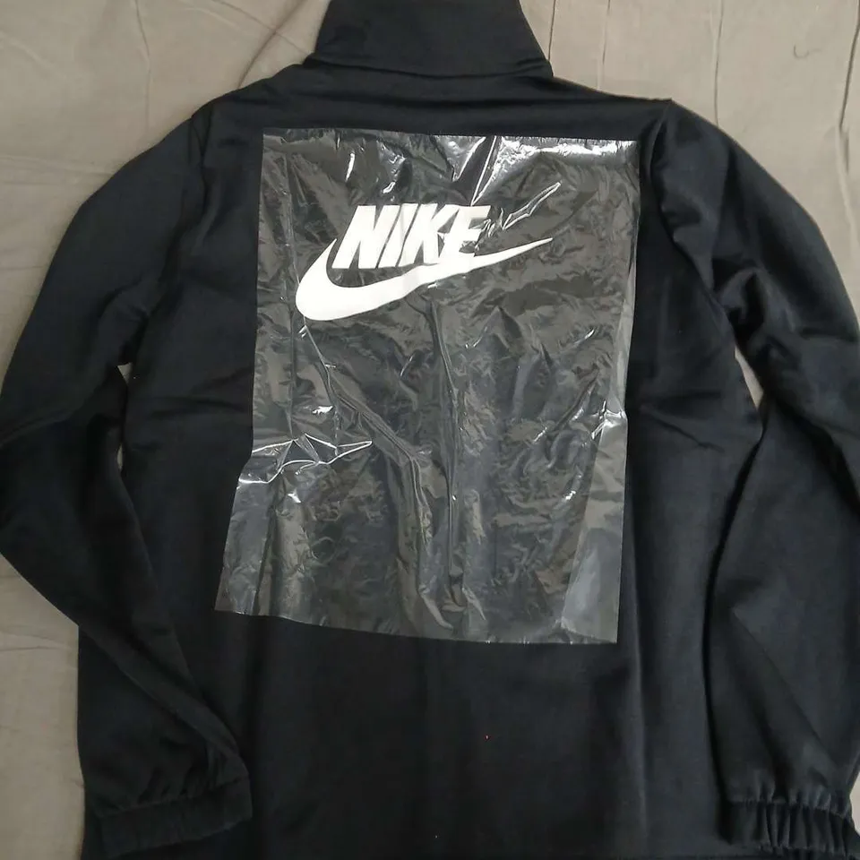 NIKE CHILDRENS POLY TRACKSUIT TOP IN BLACK - 13(XL)