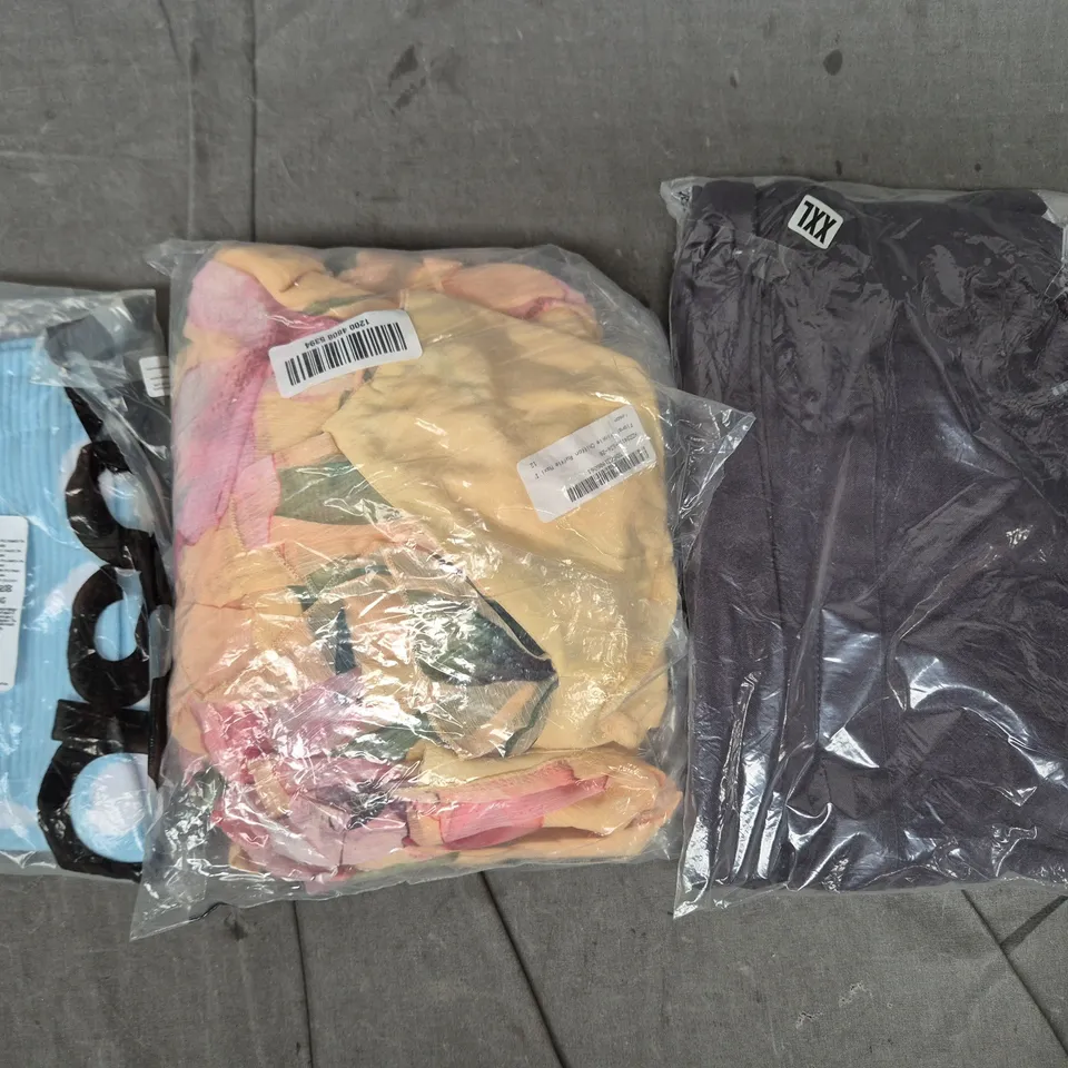 BOX OF APPROXIMATELY 25 ASSORTED CLOTHING AND FASHION PRODUCTS IN VARIOUS STYLES AND SIZES - COLLECTION ONLY