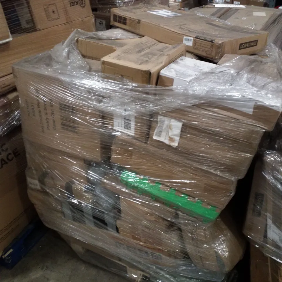 PALLET CONTAINING ASSORTED PRODUCTS INCLUDING CEILING LAMP & PORTABLE CLOSET