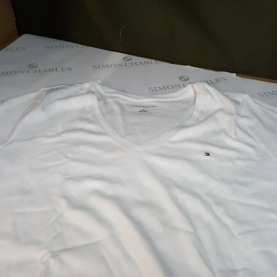 TOMMY HILFIGER V-NECK T-SHIRT SIZ3 3XL