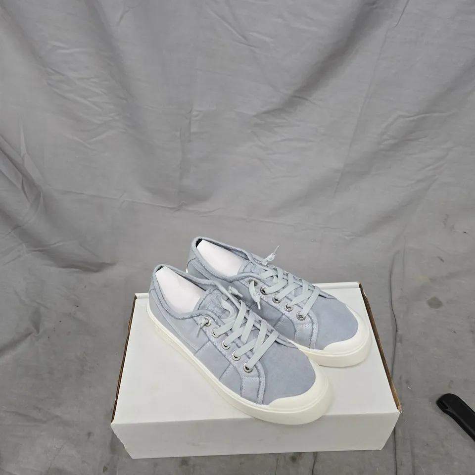 BLOWFISH MALIBU WOMEN'S CANVAS SNEAKERS – LIGHT BLUE/GRAY UK 6