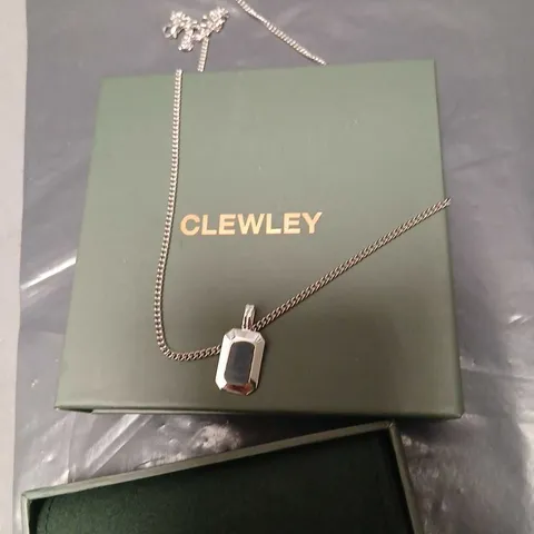 CLEWLEY SILVER NECKLACE WITH RECTANGULAR PENDANT