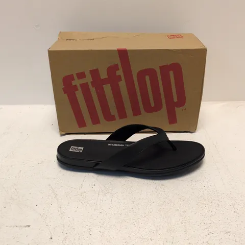 FITFLOP GRACIE LEATHER FLIP-FLOPS – ALL BLACK (UK 7)