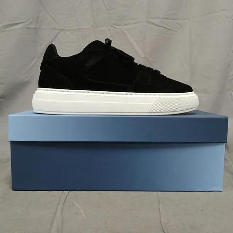 BOXED PAIR OF CLEENS COURT TRAINERS IN BLACK SUEDE SIZE UK 7.5