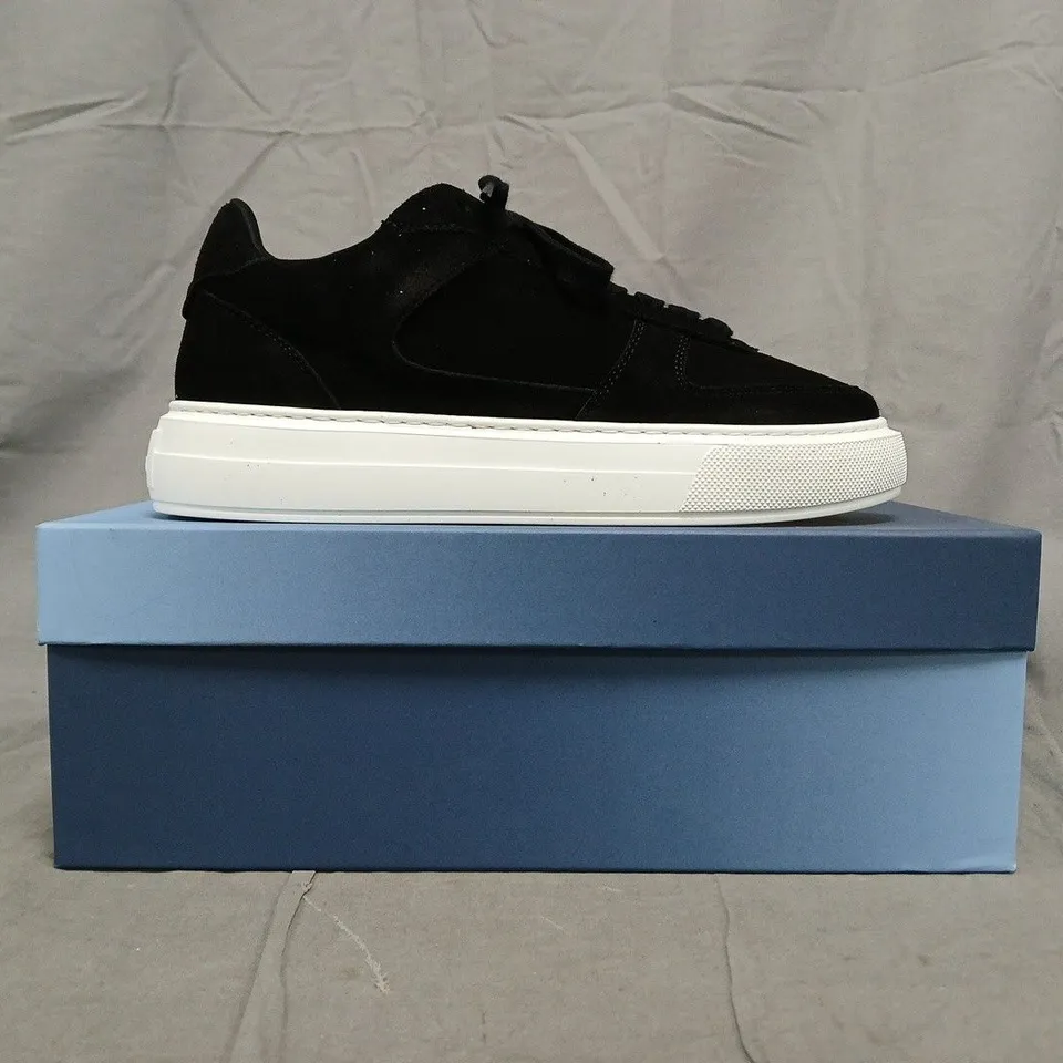 BOXED PAIR OF CLEENS COURT TRAINERS IN BLACK SUEDE SIZE UK 7.5