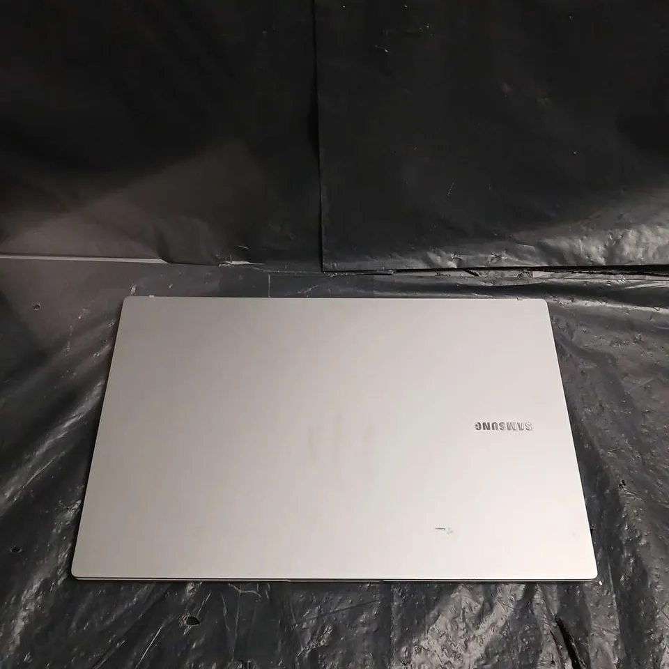 SAMSUNG NP755XDA LAPTOP – SILVER