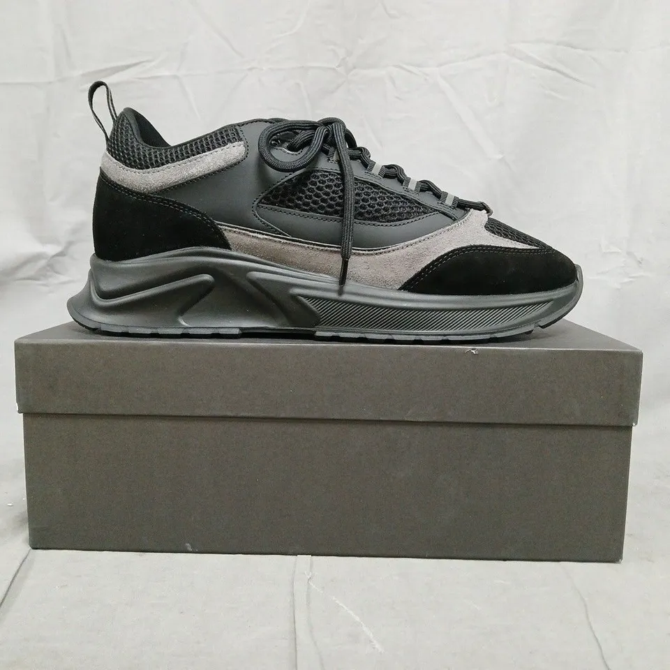 BOXED PAIR OF CLEENS ESSENTIAL RUNNER EVO TRAINERS IN OBSIDIAN SIZE UK 11