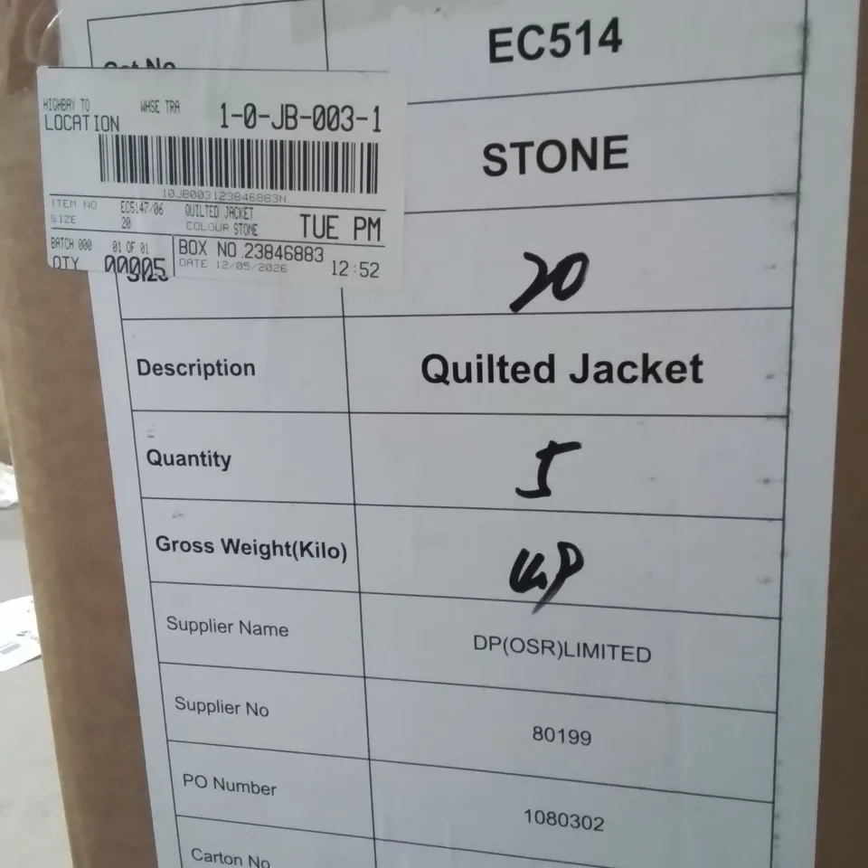 BOXED BRAND NEW APPROXIMATELY 5 SIMPLY BE QUILTED WHITE JACKET SIZE 20
