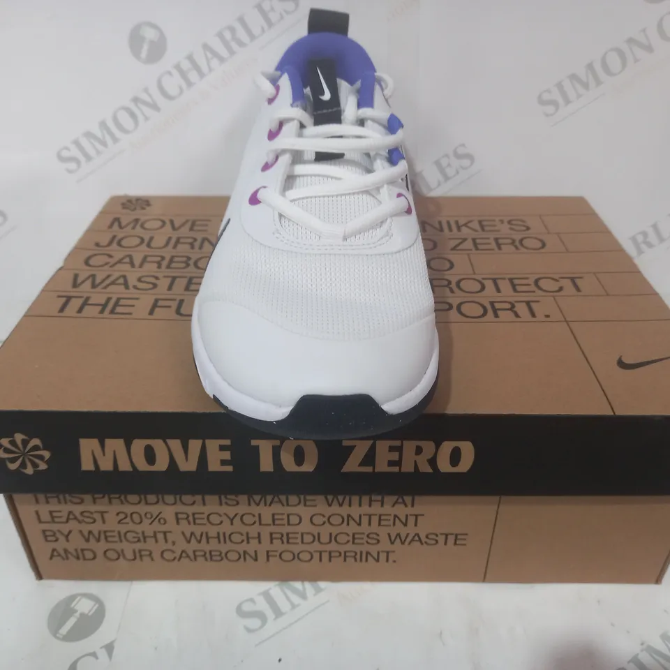 BOXED PAIR OF NIKE OMNI MULTI-COURT SHOES IN WHITE UK SIZE 5