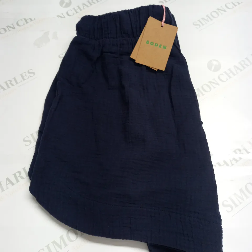 BODEN LIGHTWEIGHT LOUNGE SHORTS IN NAVY SIZE 12