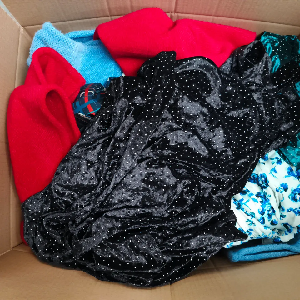 APPROXIMATELY 12 ASSORTED CLOTHING ITEMS IN VARIOUS SIZES, STYLES & COLOURS TO INCLUDE BRANDS SUCH AS YAS, HELENE BERMAN, HOBBS, ETC - COLLECTION ONLY