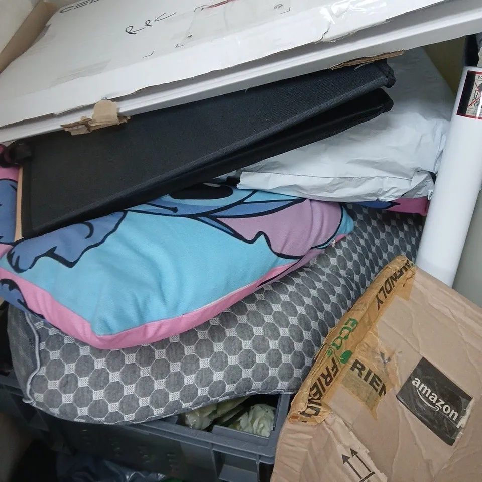 CAGE OF APPROXIMATELY 10 ASSORTED HOUSEHOLD ITEMS TO INCLUDE REFUSE SACKS, STICK CUSHION, ETC