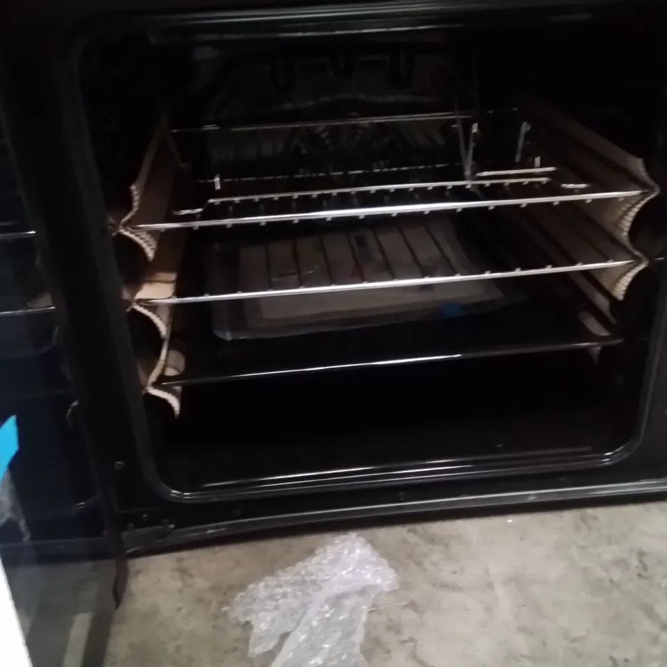 BOXED SWAN SX16720W 60CM ELECTRIC TWIN OVEN CERAMIC HOB COOKER - WHITE
