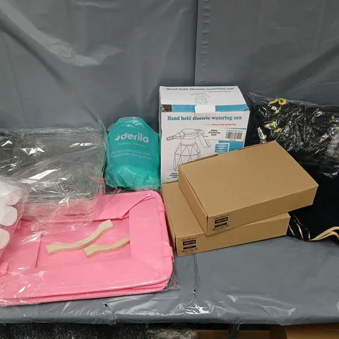 BOX OF APPROXIMATELY 12 ASSORTED HOUSEHOLD ITEMS TO INCLUDE - WATERING CAN, SAFETY GLOVES, AND TEACUPS ETC. 