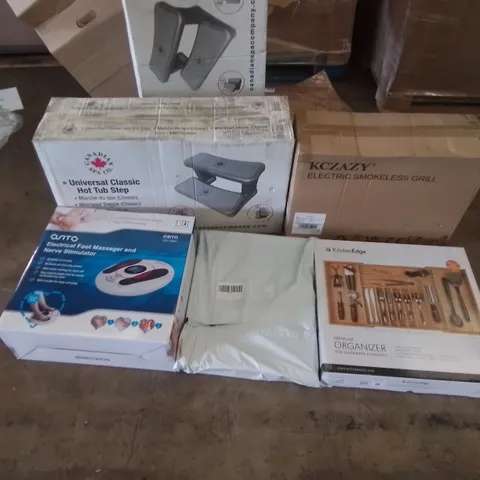 PALLET CONTAINING ASSORTED HOUSEHOLD PRODUCTS & GOODS. INCLUDES UNIVERSAL HOT TUB STEPS, ELECTRIC FOOT MASSAGER, ELECTRIC SMOKELESS GRILL, KITCHEN SILVERWARE AND UTENSIL ORGANIZERS ETC