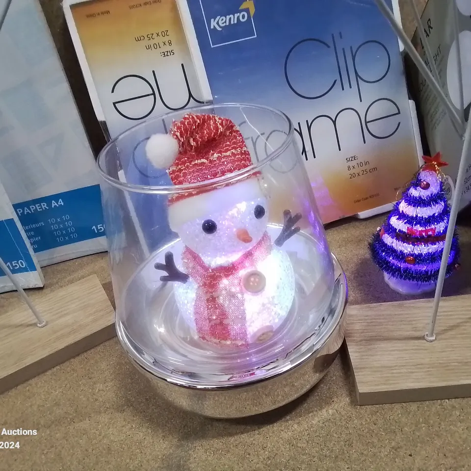 MIXED LOT TO INCLUDE, X4 SOLAR BALL LIGHTS,APPROXIMATELY 200 PASSPORT CASES, LARGE NUMBER OF SMARTPHONE SPLITTER CABLES ETC