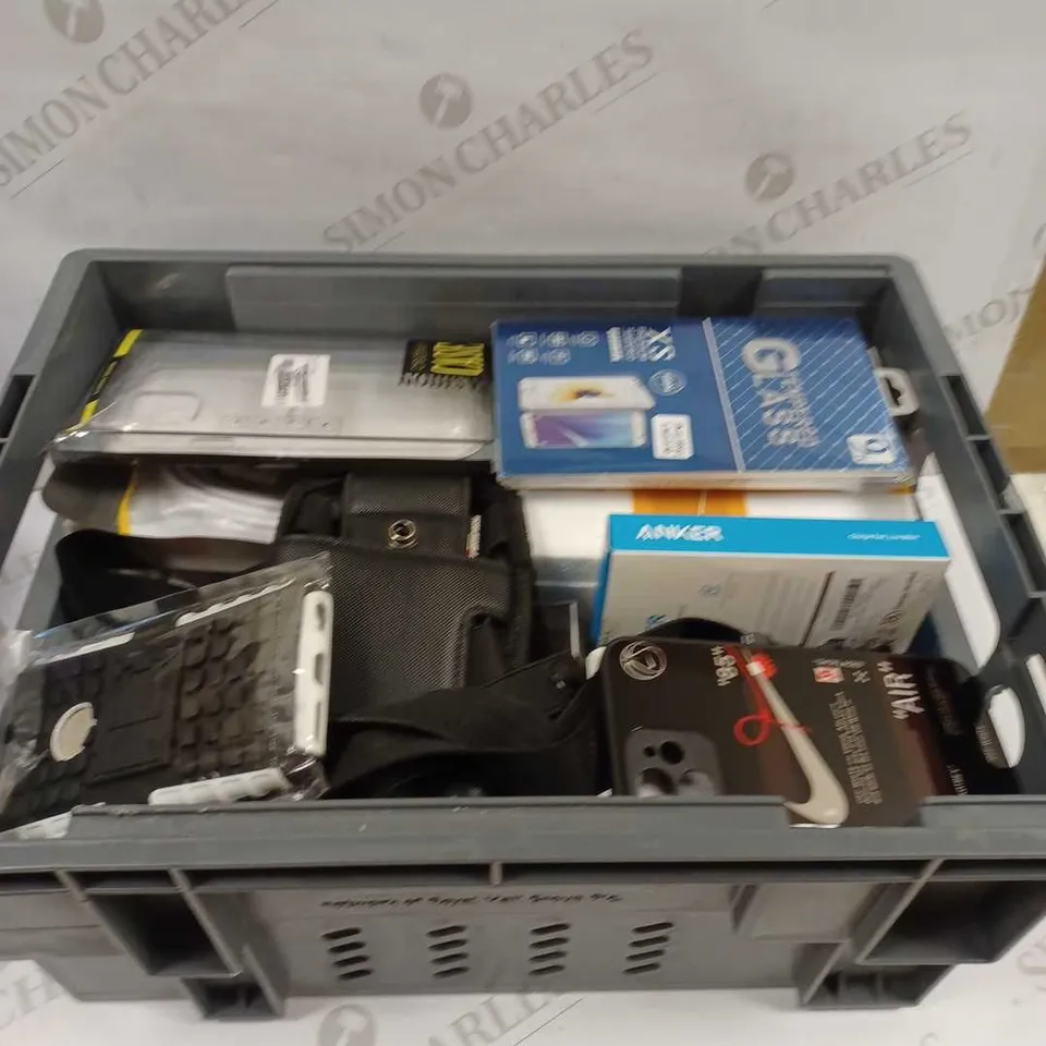 LOT TO CONTAIN APPROX 30 X ASSORTED PHONE ACCESSORIES, INCLUDES PHONE CHARGERS, POWER BANKS, PHONE CASES ETC 