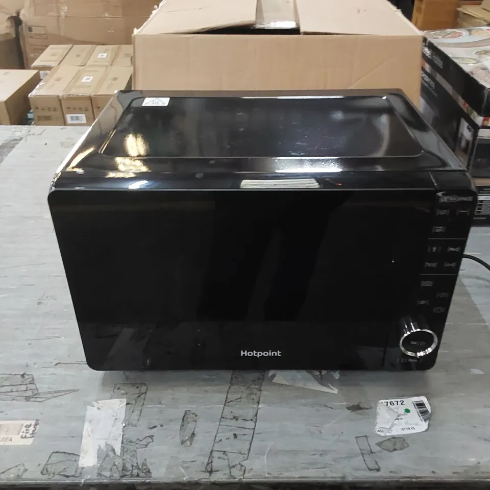 BOXED HOTPOINT MICROWAVE OVEN - MWH2622MB UK