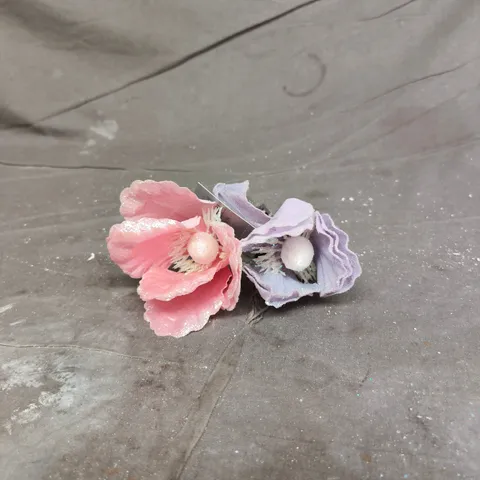 APPROXIMATELY 22 GISELA GRAHAM PINK/LILAC FROSTED FLOWER DECORATIONS WITH CLIP