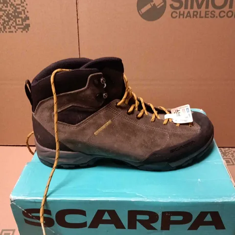 BOXED PAIR OF SCARPA MOJITO HIKE GTX BOOTS - 11