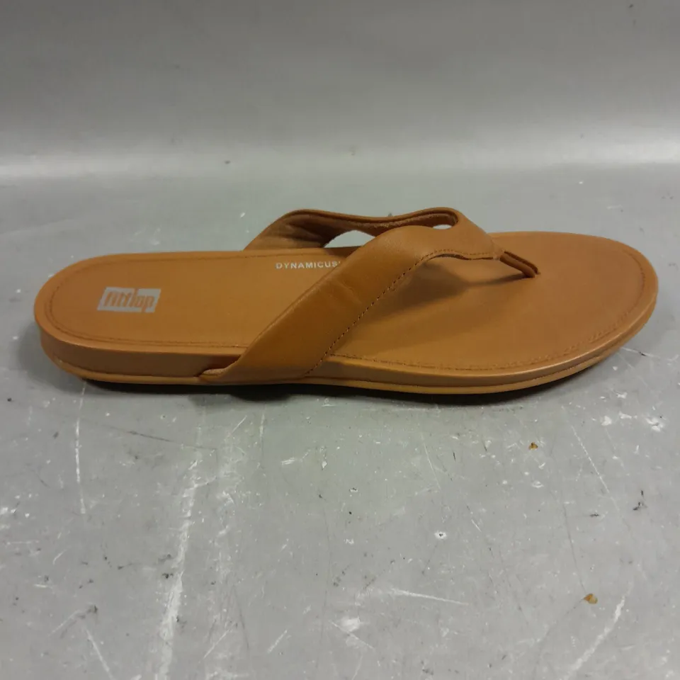 PAIR OF FITFLOP GRACIE LEATHER FLIP FLOPS IN LIGHT TAN - 6