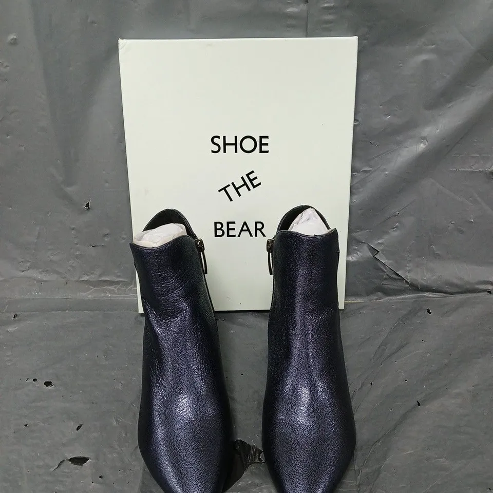BOXED PAIR OF SHOE THE BEAR MIDNIGHT METALLICA ZIP UP HEEL BOOT - UK 5 