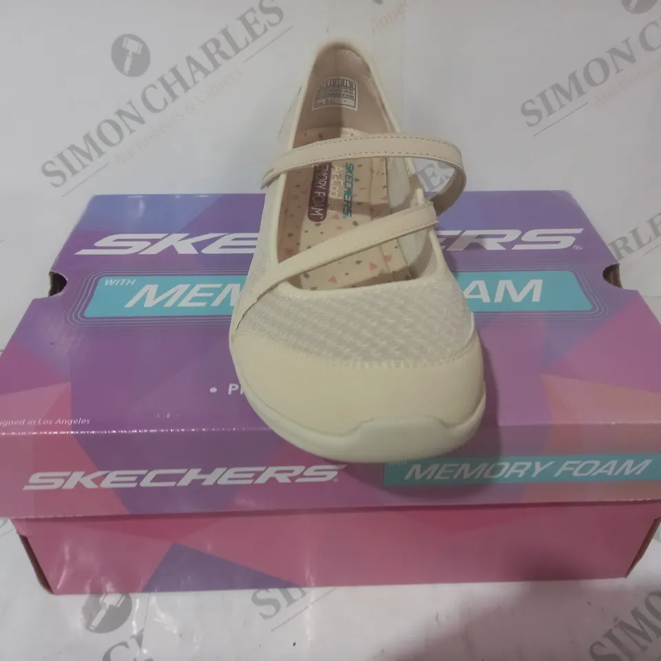 BOXED PAIR OF SKECHERS WOMEN'S SHOES IN NATURAL SIZE 6