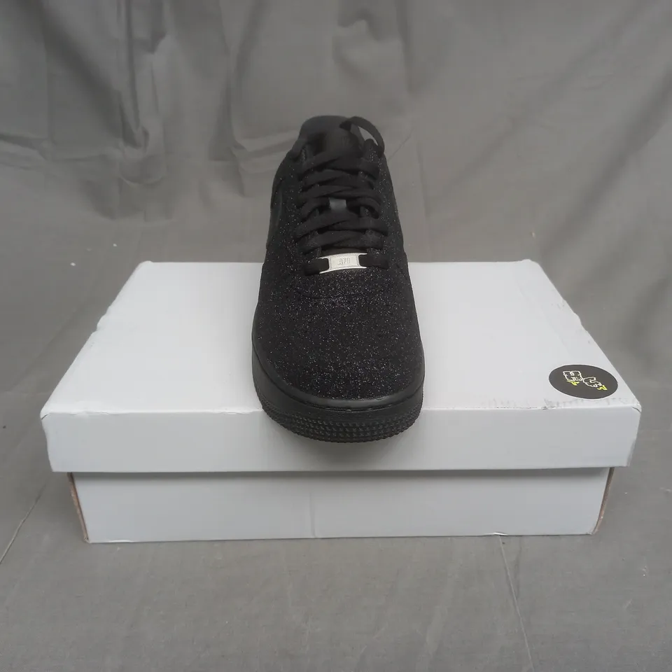 BOXED PAIR OF NIKE AIRFORCE IN BLACK WITH GLITTER EFFECT SIZE UK 6 1/2