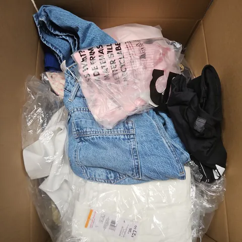 APPROXIMATELY 20 ASSORTED CLOTHING ITEMS IN VARIOUS SIZES, STYLES AND COLOURS
