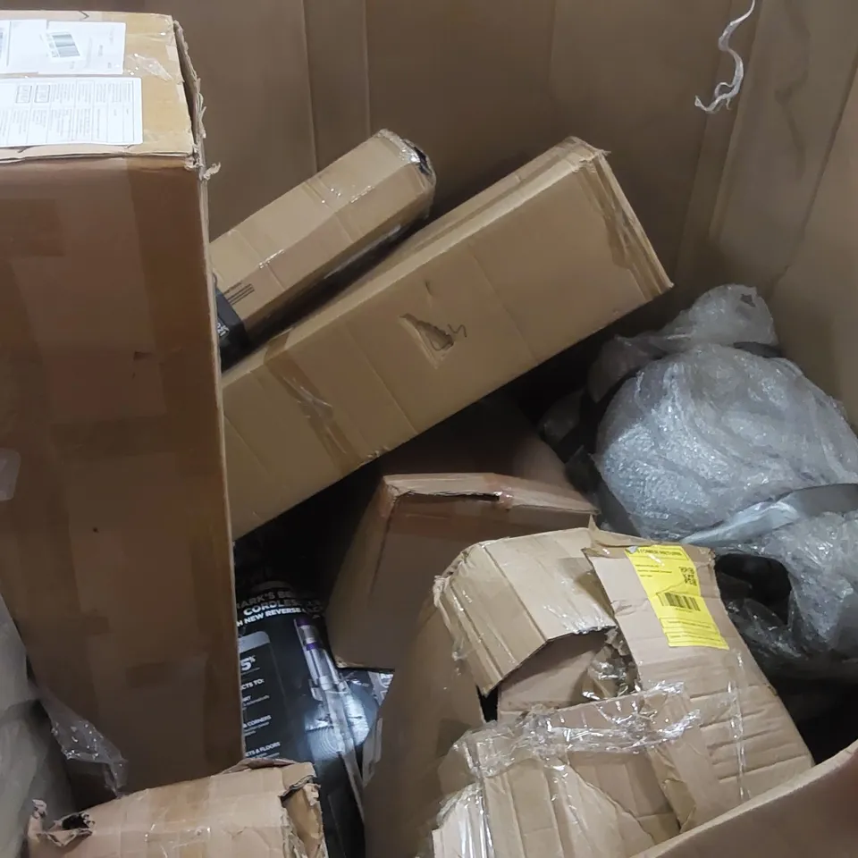 PALLET OF ASSORTED ITEMS INCLUDING: PROJECTION SCREEN, PET STROLLER, SHOWER TENT, BAMBOO TOWEL LADDER, WOK PAN ECT