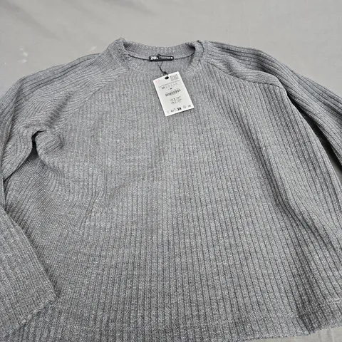 ZARA SOFT SWEATER IN LIGHT GREY - SIZE MEDIUM