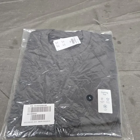 BAGGED HOLLISTER TEE - SIZE SMALL